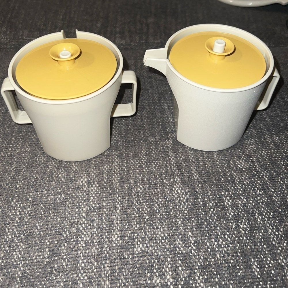 Vtg Tupperware Cream & Sugar Set With Push N Seal Tops Almond W/Gold